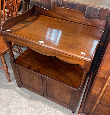 Lot 842 - A mahogany washstand with rectangular top,...