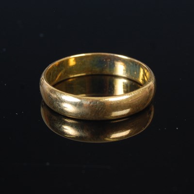 Lot 297A - A 22ct gold wedding ring, size O, 4.4 grams.