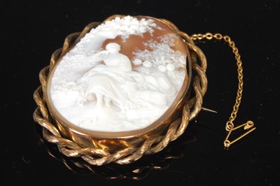 Lot 296C - A yellow metal mounted oval cameo brooch,...