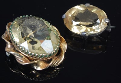 Lot 298B - A yellow metal mounted brooch centred with...