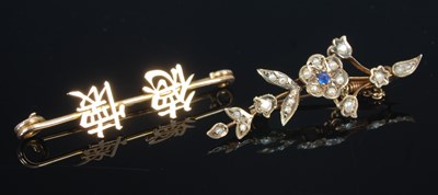 Lot 298 - A Chinese yellow metal bar brooch centred with...