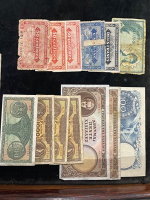 Lot 270 - A collection of early to mid 20th century...