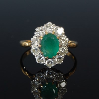 Lot 71 - A yellow metal, emerald and diamond cluster...