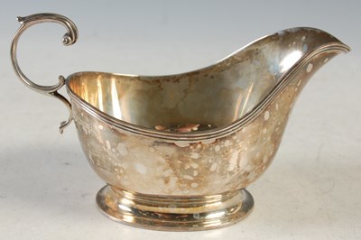 Lot 168 - A Birmingham silver sauce boat, 3.5 troy ozs.