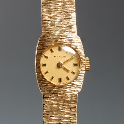 Lot 183 - A 9ct gold ladies Marvin bracelet wristwatch,...