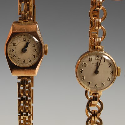 Lot 184 - A 9ct gold ladies wristwatch, the octagonal...