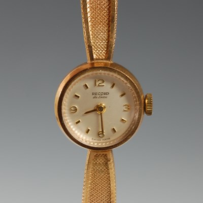 Lot 186 - A vintage ladies 9ct gold Record De Luxe Swiss...