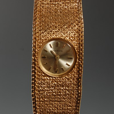 Lot 187 - A 9ct gold ladies Marvin bracelet wristwatch,...