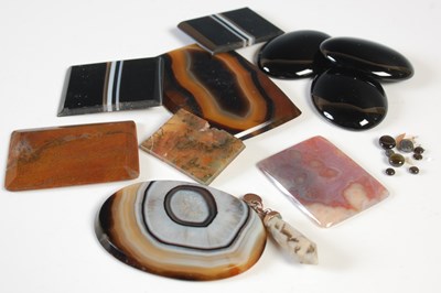Lot 228 - A collection of assorted Onyx, banded agate...
