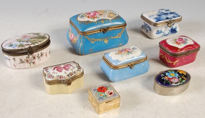 Lot 263 - A collection of eight assorted trinket boxes,...