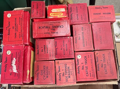 Lot 301 - A box of assorted vintage Hornby O Gauge...