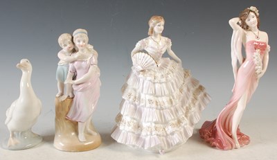 Lot 330 - A group  of ceramics to include Royal...