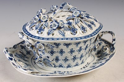 Lot 333 - An 18th century Worcester porcelain blue and...