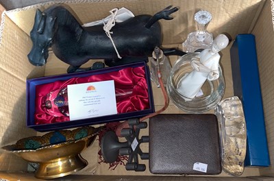 Lot 430 - A box of assorted items to include a Chinese...