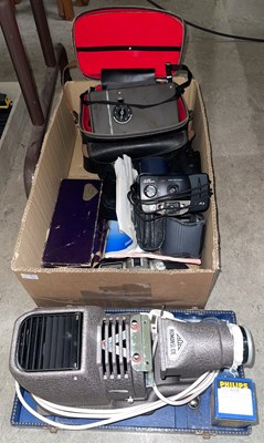 Lot 448 - A vintage Samocha Projector; together with a...