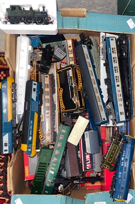 Lot 428B - One box of assorted boxed and unboxed Hornby,...