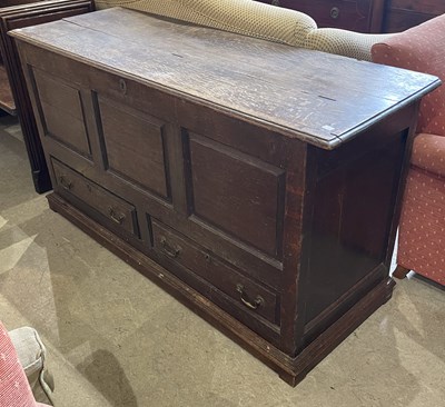 Lot 561 - An Antique oak mule chest, the double hinged...