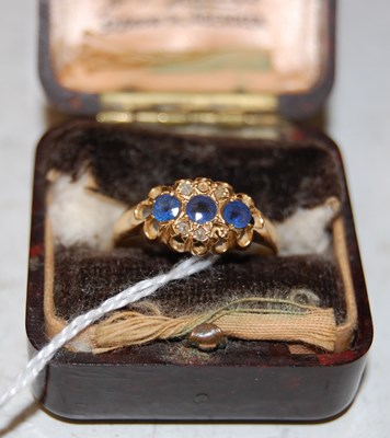 Lot 201 - An 18ct gold sapphire and diamond chip ring,...