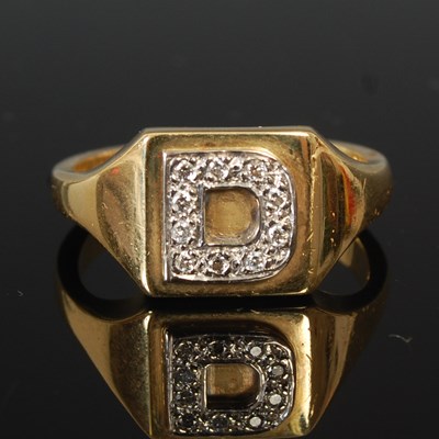 Lot 53O - An 18ct gold large signet ring, with the...