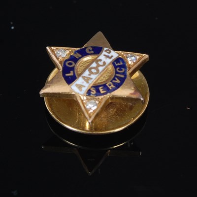 Lot 248L - An 18ct gold and enamel dress stud, engraved...