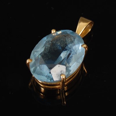 Lot 235C - A yellow metal mounted aquamarine coloured...