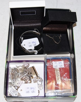 Lot 151 - A collection of various pieces of assorted...