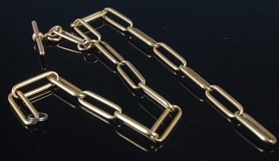 Lot 251 - A yellow metal oval link chain, tests as 18ct...