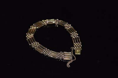 Lot 50C - A yellow metal gatelink bracelet, stamped 9c,...