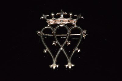 Lot 50H - A 9ct gold Luckenbooth brooch, 3.5cm x 4.5 cm,...