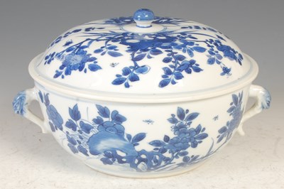 Lot 379 - A Chinese porcelain blue and white circular...