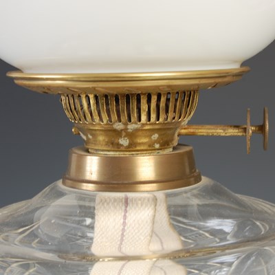 Lot 178 - A late 19th/ early 20th century brass oil lamp,...