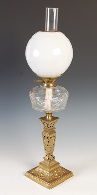 Lot 178 - A late 19th/ early 20th century brass oil lamp,...