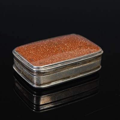 Lot 233 - A George III silver mounted oblong vinaigrette,...