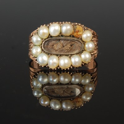 Lot 101 - An early 19th century mourning ring, with...