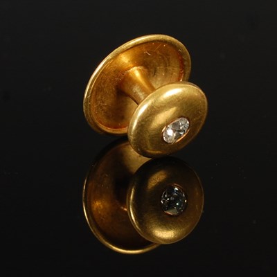 Lot 229 - Tiffany & Co, an 18ct gold and single diamond...