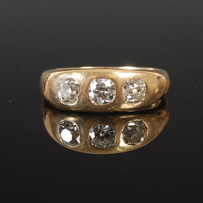 Lot 71 - A 14ct gold gents ring, with three old cut...