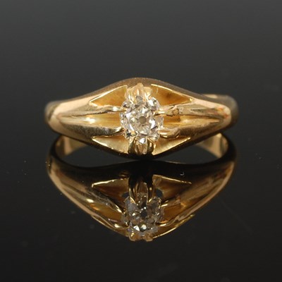 Lot 55 - An 18ct gold ring, set with a single old cut...