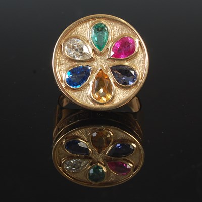 Lot 62 - A 9ct gold gents large dress ring, formed as a...