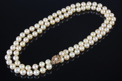 Lot 42 - A long single strand 9ct gold mounted pearl...