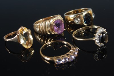 Lot 88B - A collection of five assorted yellow metal gem...