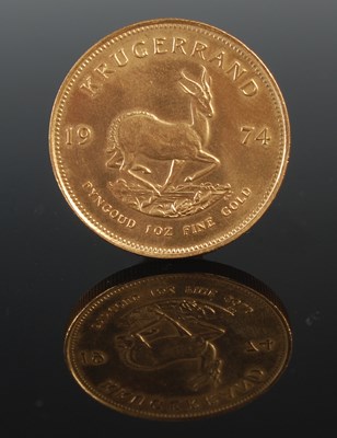 Lot 103 - A 1974 South African gold Krugerrand.