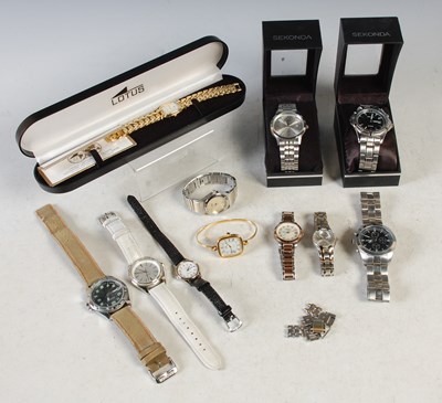 Lot 105 - A box of assorted gentlemen's and ladies...