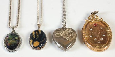 Lot 110 - A late 19th/early 20th century yellow metal...