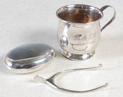 Lot 139 - A group of silver to include a Sterling silver...