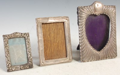 Lot 155 - Three assorted silver mounted photograph...