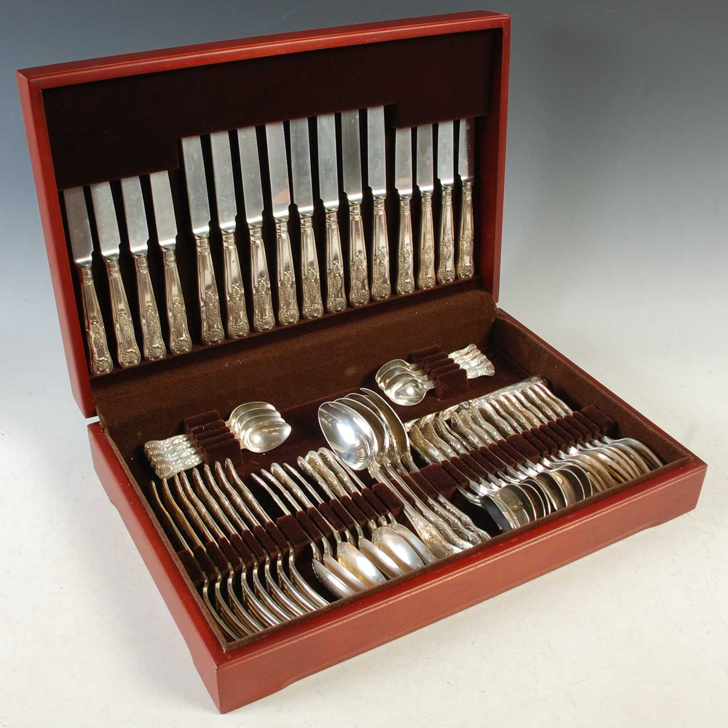 Lot 161 - A late 20th century eight place setting silver...