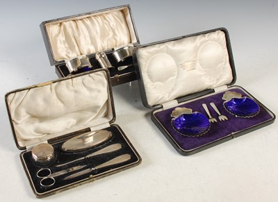 Lot 168 - Three cased sets of silver to include a pair...
