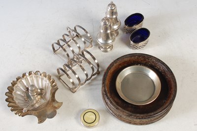 Lot 189 - A collection of assorted silver ware to...