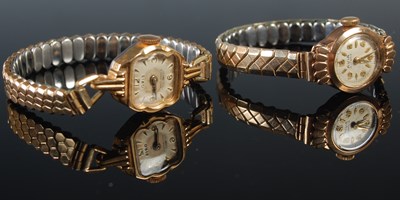 Lot 257 - A vintage ladies Avia 9ct gold cased...