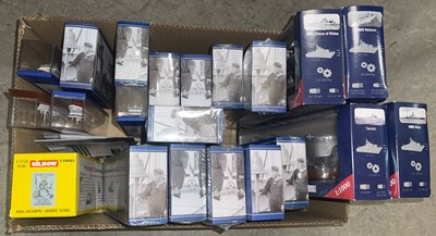 Lot 535 - A box of boxed model steamer ships; cruise...